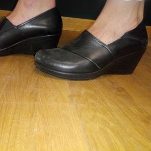 Dansko 40/10 Black Leather Slip On Clogs 3" Heels